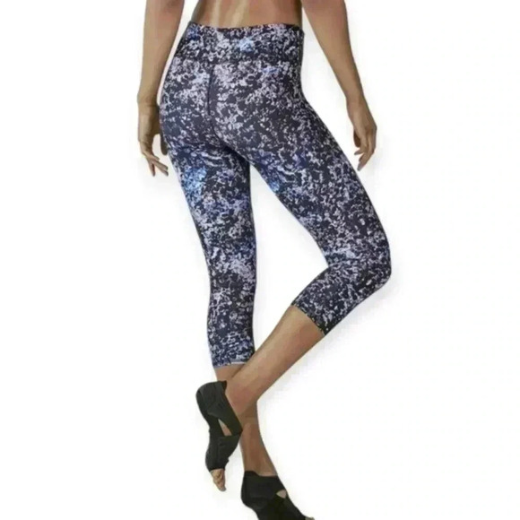 Fabletics Mid Rise Leggings Medium Capri Metallic Pebble Print Define PowerHold - Picture 1 of 7